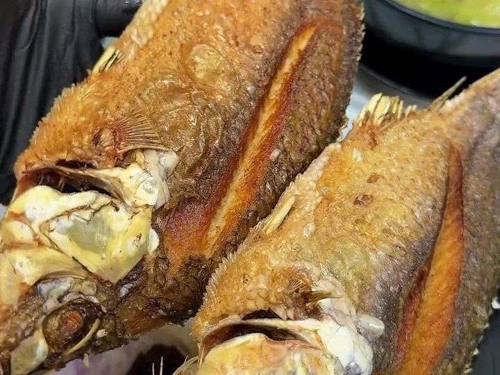 Kamayan spread laid on banana leaves at Pinoy Tambayan Al Barsha