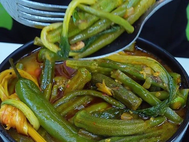 String beans and okra in a savoury sauce